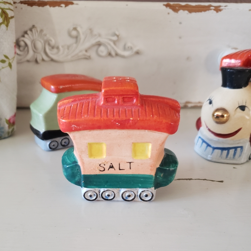Vtg Train S&P Shakers - Picture 4 of 9